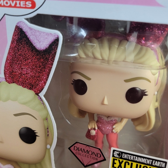 Elle (bunny suit) earth exclusive funko # 1225 (nib) With pop protector - Picture 3 of 7